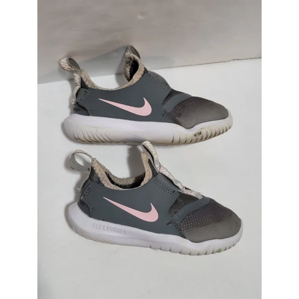 Nike  Toddler  8c Sneakers  Gray